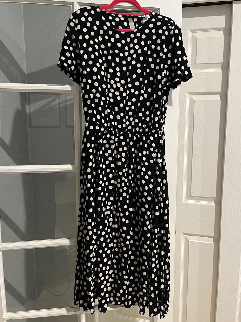 Vintage Black & White Polka Dot Short-Sleeve Midi Dress with Shoulder Pads